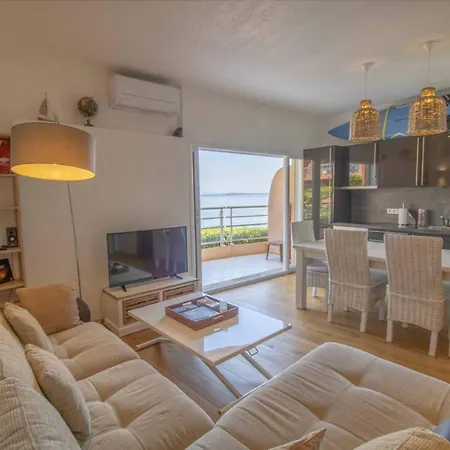 51 M With Terrace Pool And Sea View Saint-Raphaël