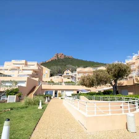 51 M With Terrace Pool And Sea View * Saint-Raphaël